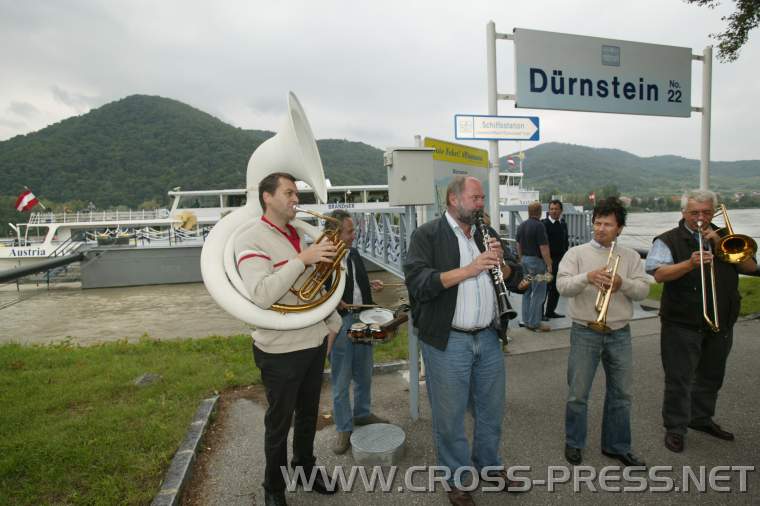 05.08.24_001 Zur Begrüßung gabs für die Passagiere 'Schiffsblechmusik'.