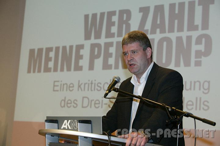 2008.10.25_14.54.06.JPG - Landeshauptmann Stv. Dr. Josef Leitner gibt eine politische Einschätzung zum aktuellen Thema "Wer zahlt meine Pension?", veranstaltet von der AKNÖ.