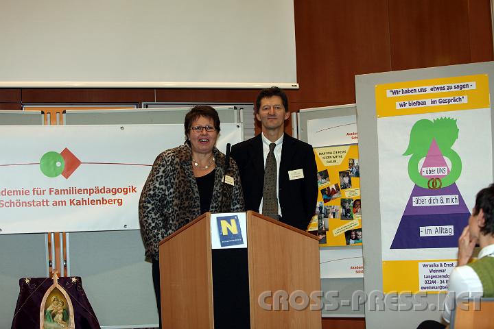 2009.11.29_15.38.00.jpg - Veronika und Ernst Weinmar, Eltern zweier Kinder,  fanden die richtigen Worte zum Thema : "Wir haben uns etwas zu sagen - wir bleiben im Gespräch".