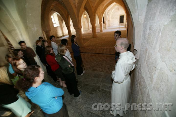 2008.07.05_09.01.48.JPG - Fhrung durch Stift Heiligenkreuz mit Fr. Coelestin