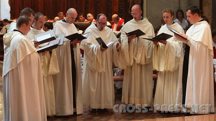 2010.08.16_16.23.36.jpg - Die berühmte Heiligenkreuzer Schola.