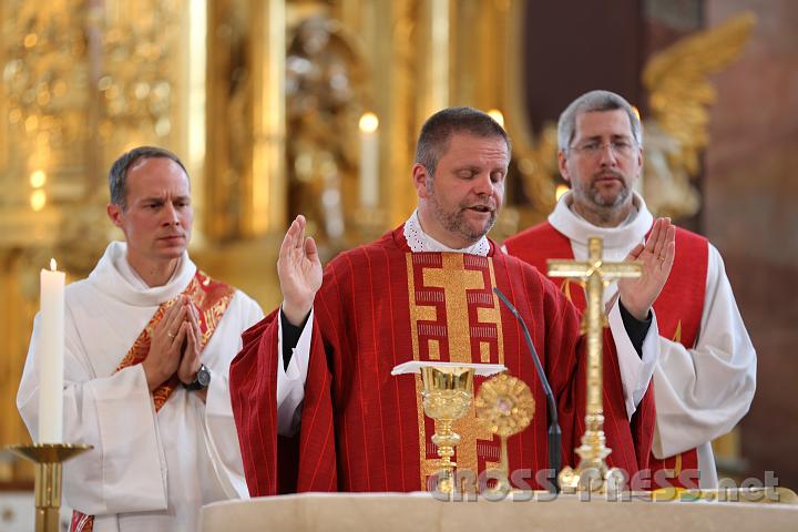 2012.07.17_17.13.27_01.jpg - Diakon Stefan Lebesmühlbacher, P.Andreas Hasenburger und Hw.Andreas Schätzle zelebrieren die heilige Messe.