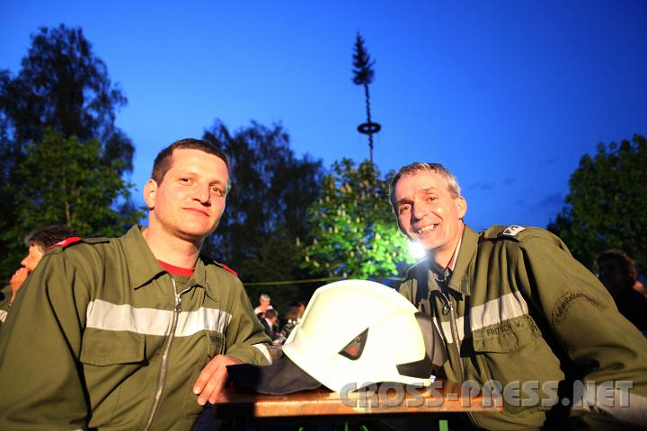 2010.04.30_19.49.32.jpg - Stefan Schwingenschlögl und Willi Fritsch von der FF Seitenstetten.