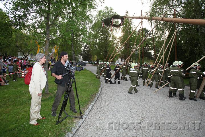2010.04.30_17.30.29.jpg - Hermine Buchegger von der NÖ-Werbung mit Paul Hien, Kameramann des Bayerischen Fernsehens, bei den Dreharbeiten zur Serie "Schlemmerreise".