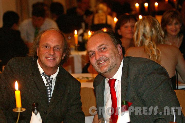 2007.09.22_23.20.58.JPG - DDR. Leopold Kogler, Landesschulinspektor und ehem. Prof. am Stiftsgymnasium und Gottfried Schwaiger, Haager Stadtamtsdirektor, beim gemütlichen Kultur-Fachsimpeln.