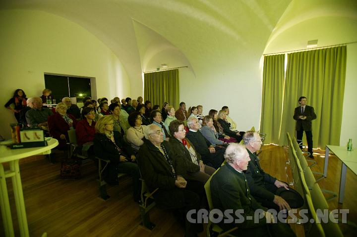 2008.10.19_10.46.38.JPG - Bei der neu konzipierten "Vital-Messe" gab es viele fachrztliche Vortrge:  Dr. Franz Freundl ber "Prvention von Herz-Kreislauferkrankungen".